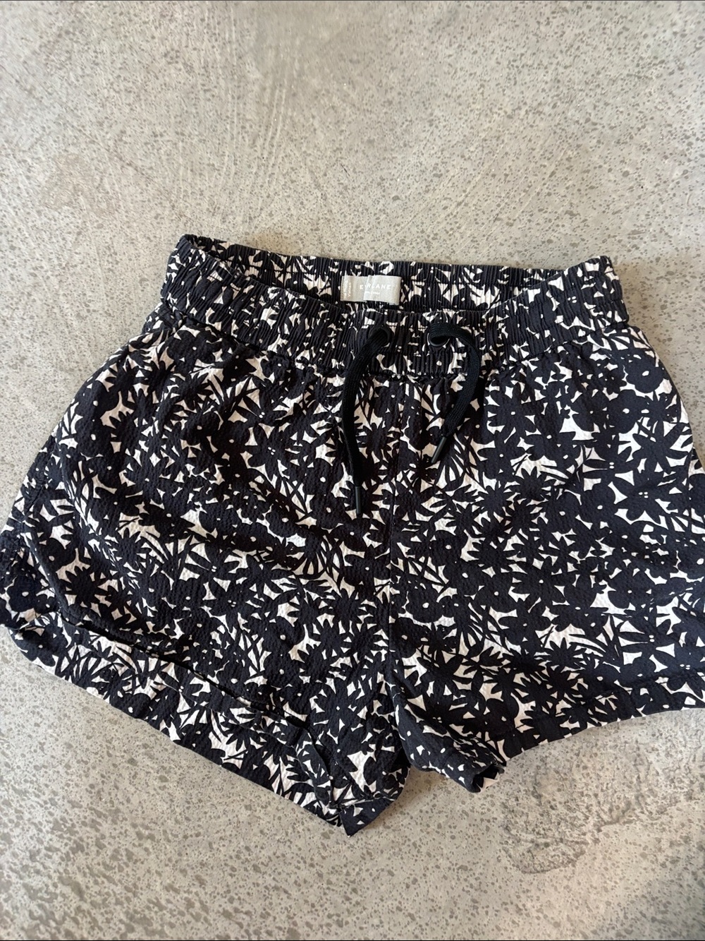 Everlane Black & White Floral Print Women’s Shorts